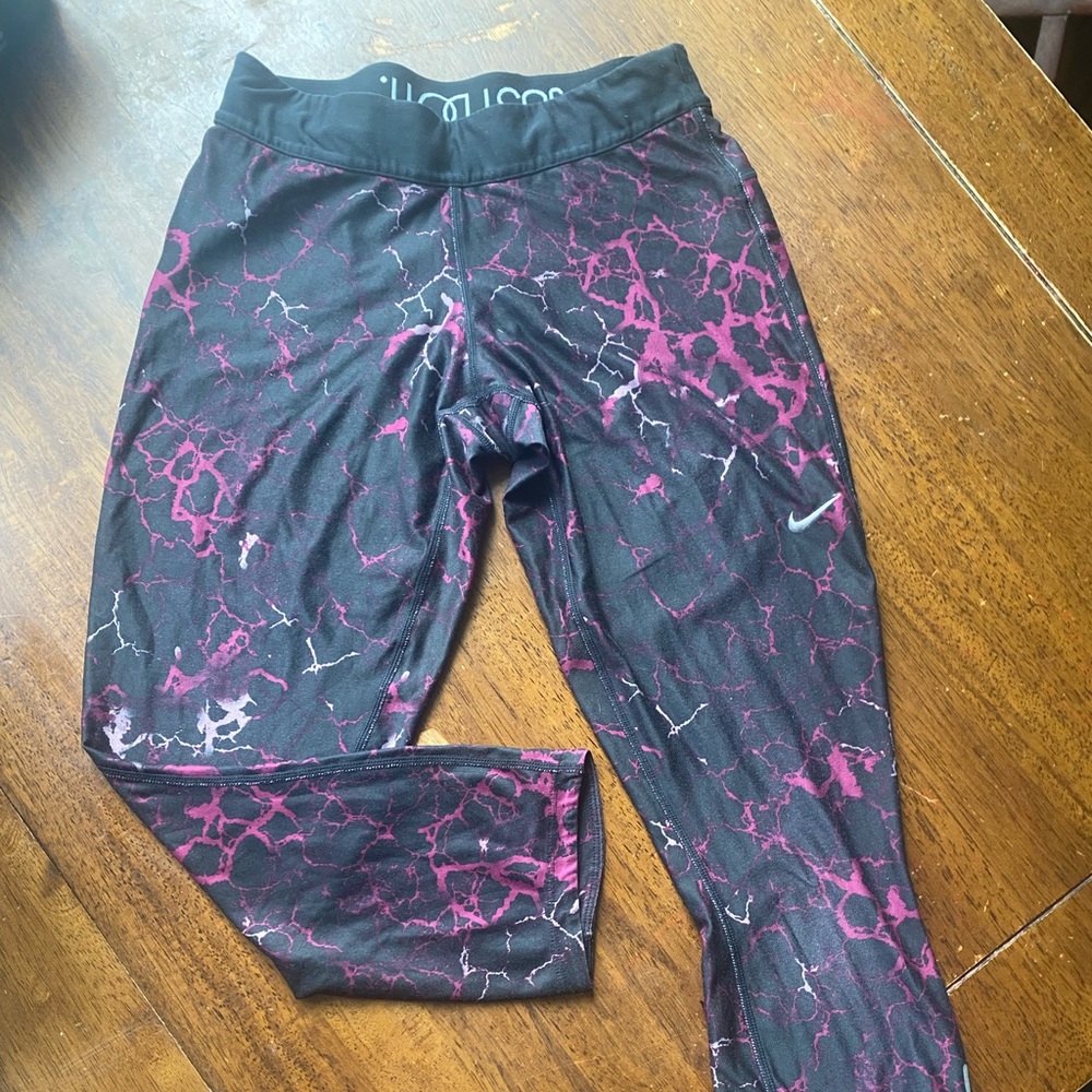 Women’s Nike dry fit leggings size medium